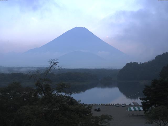 精進湖からの富士山