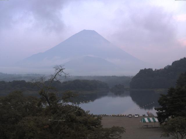 精進湖からの富士山