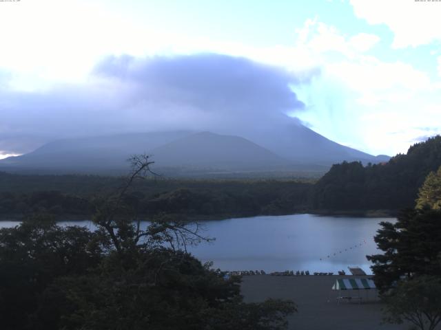 精進湖からの富士山