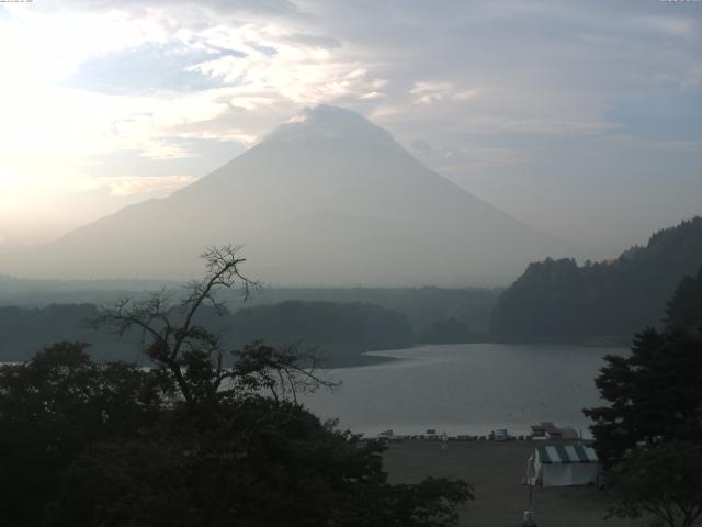 精進湖からの富士山