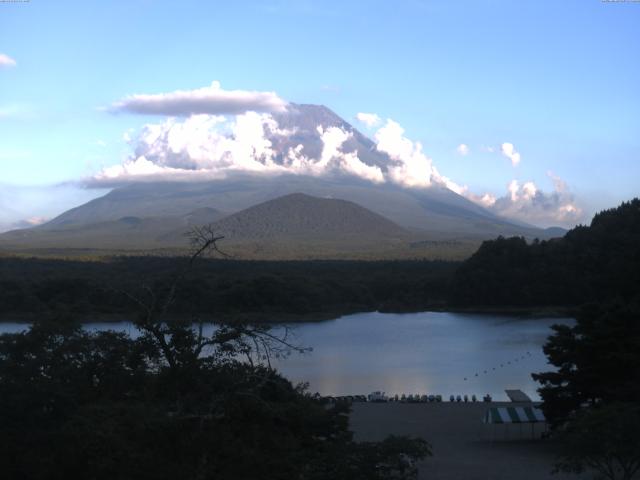 精進湖からの富士山