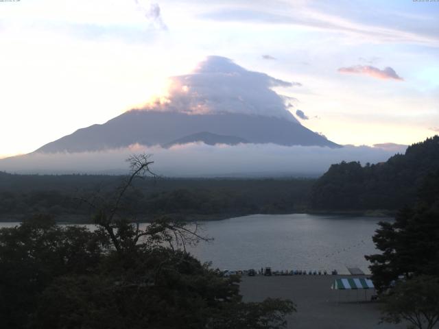 精進湖からの富士山