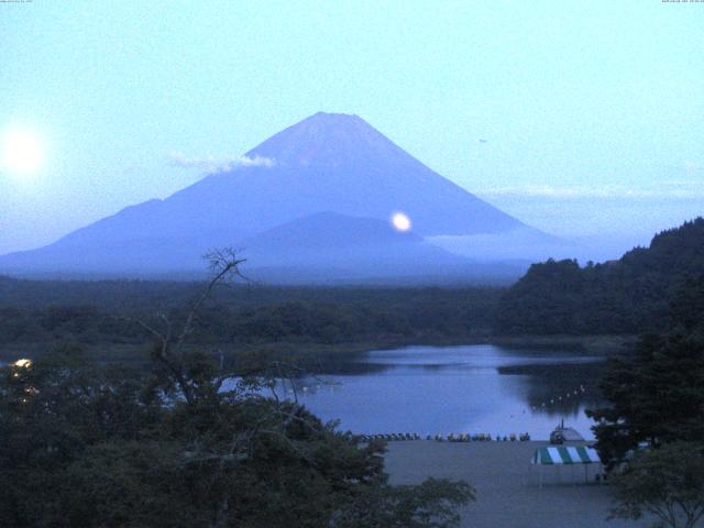 精進湖からの富士山