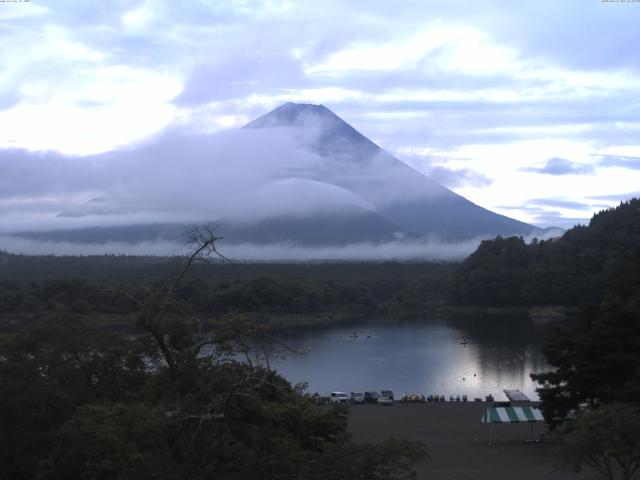 精進湖からの富士山