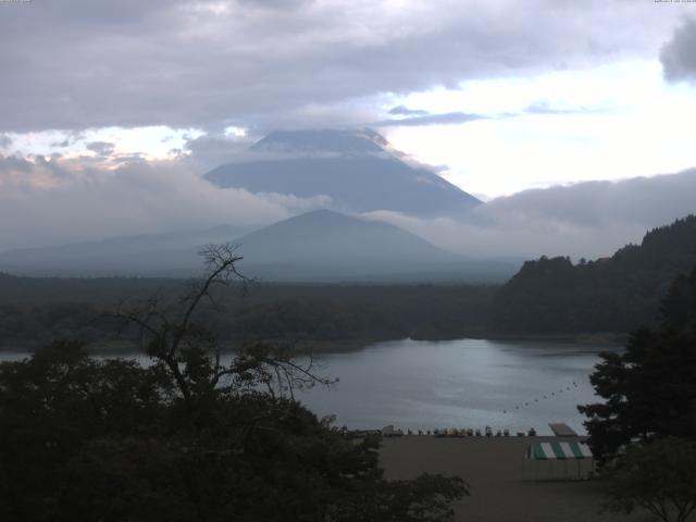 精進湖からの富士山