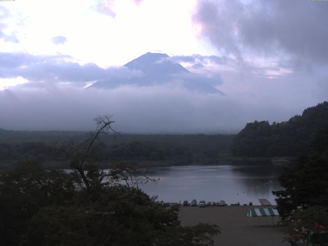 精進湖からの富士山