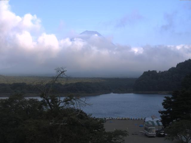 精進湖からの富士山