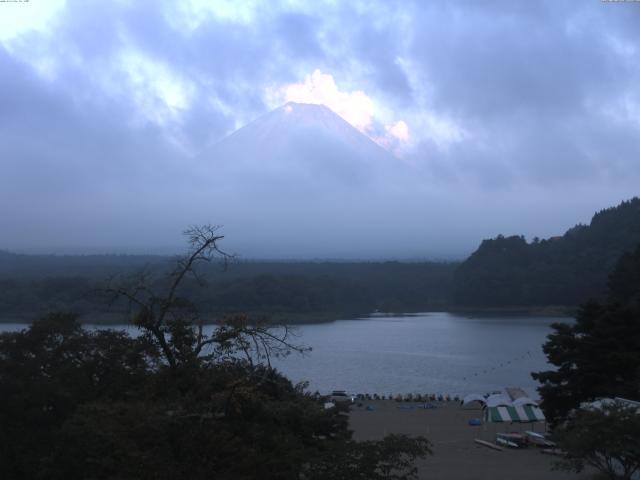 精進湖からの富士山