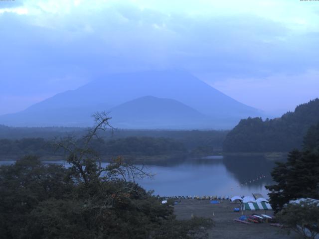 精進湖からの富士山