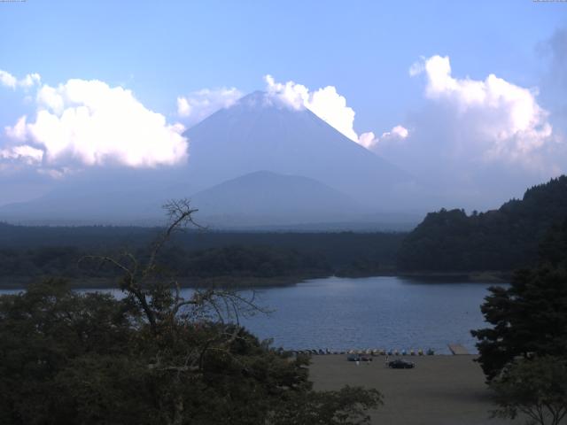 精進湖からの富士山