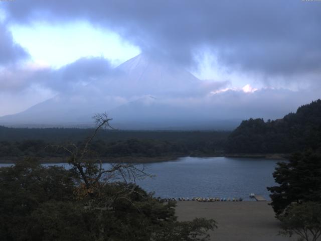 精進湖からの富士山