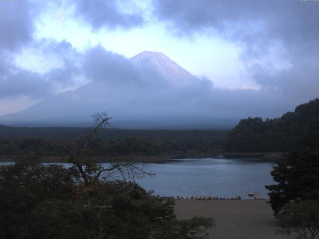 精進湖からの富士山