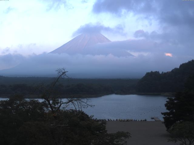 精進湖からの富士山