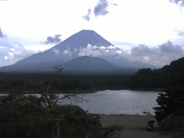精進湖からの富士山