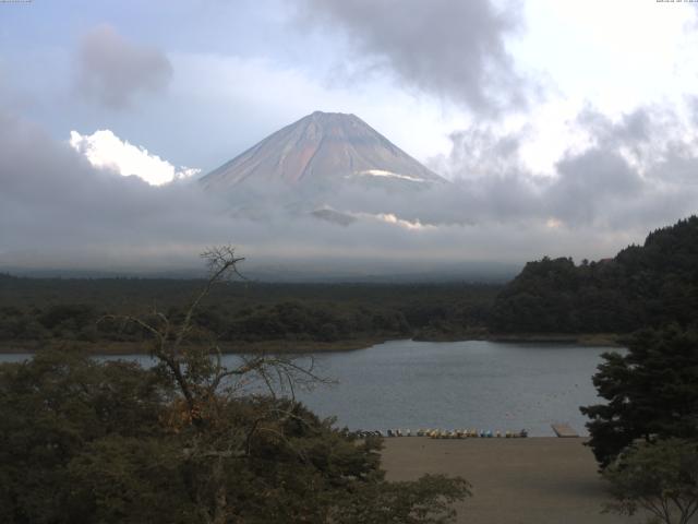 精進湖からの富士山