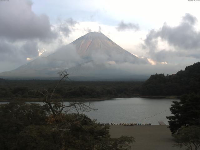 精進湖からの富士山