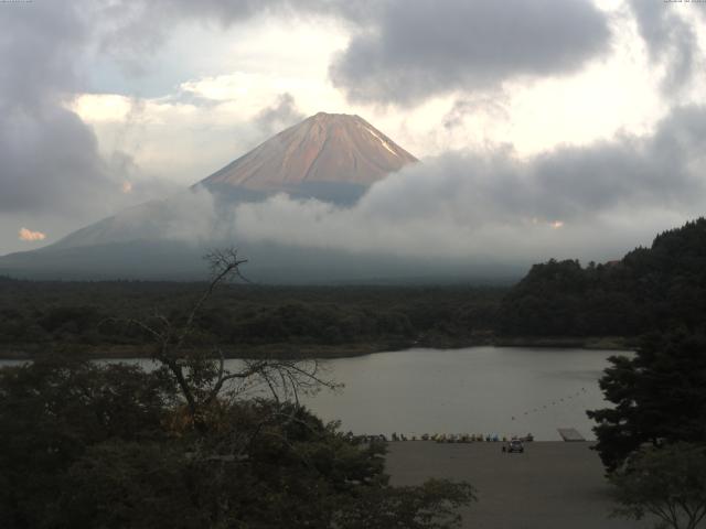 精進湖からの富士山