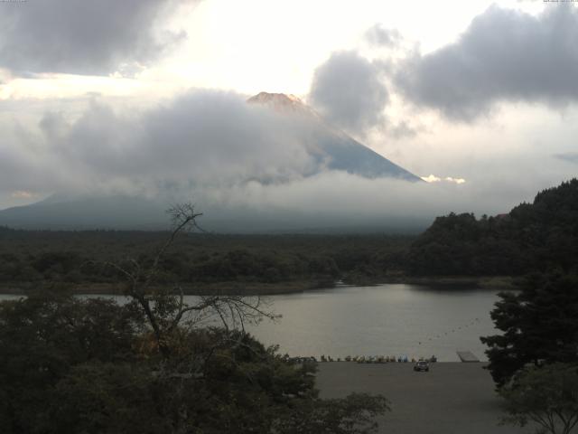 精進湖からの富士山