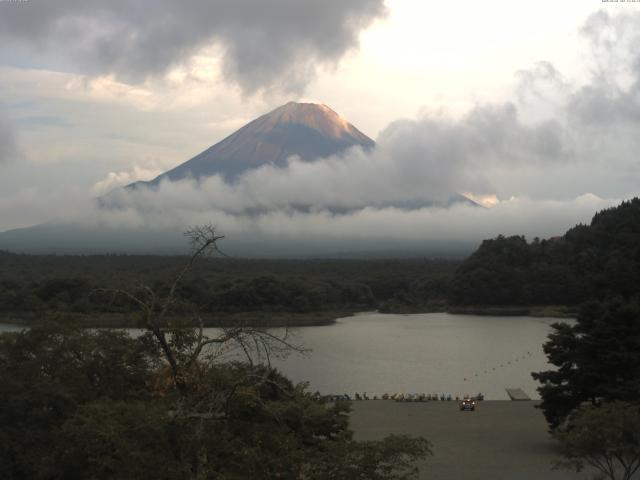 精進湖からの富士山