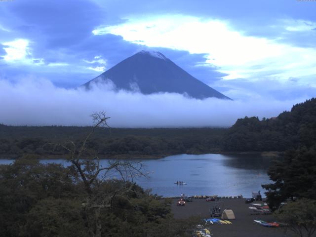 精進湖からの富士山