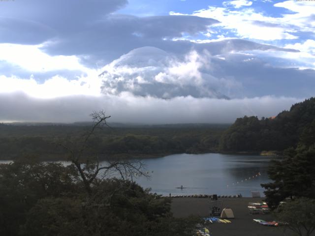 精進湖からの富士山