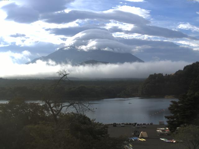 精進湖からの富士山