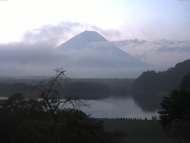 精進湖からの富士山