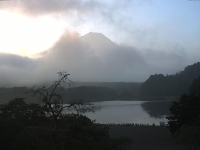 精進湖からの富士山