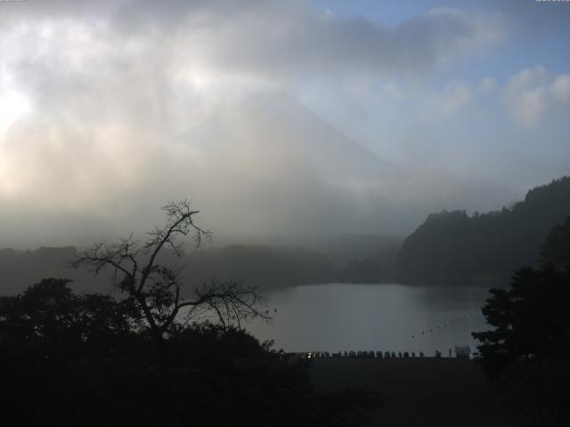 精進湖からの富士山
