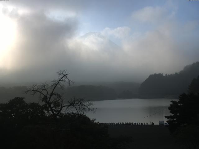 精進湖からの富士山