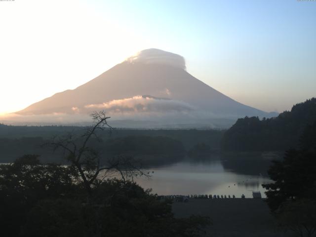 精進湖からの富士山