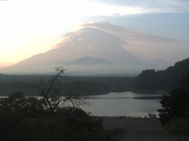 精進湖からの富士山
