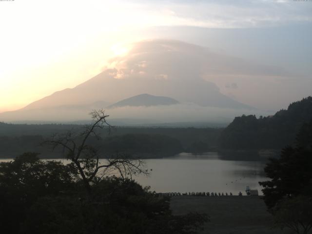 精進湖からの富士山