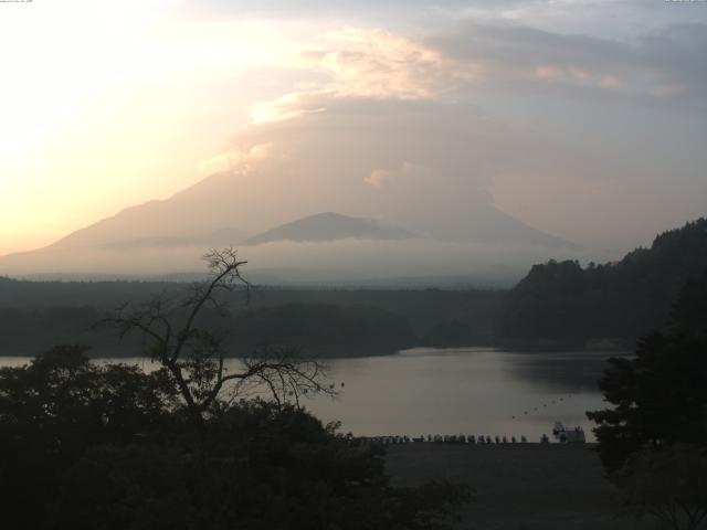 精進湖からの富士山
