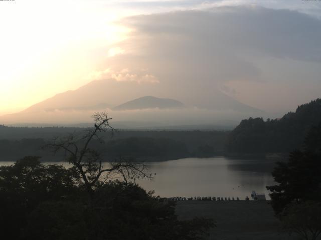 精進湖からの富士山