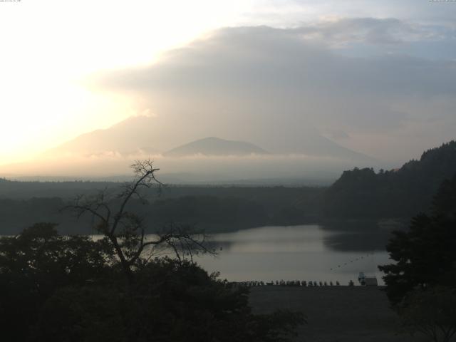 精進湖からの富士山