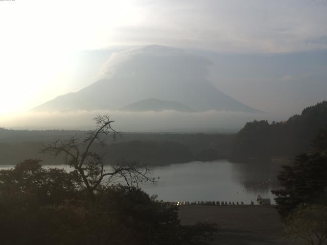 精進湖からの富士山