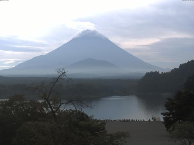精進湖からの富士山
