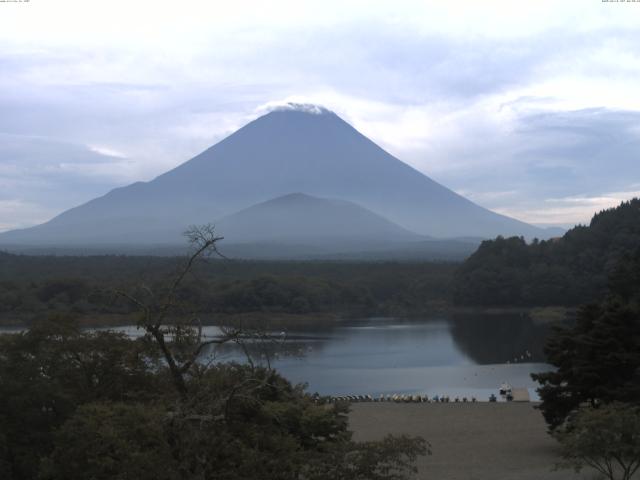 精進湖からの富士山