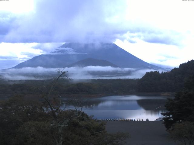 精進湖からの富士山
