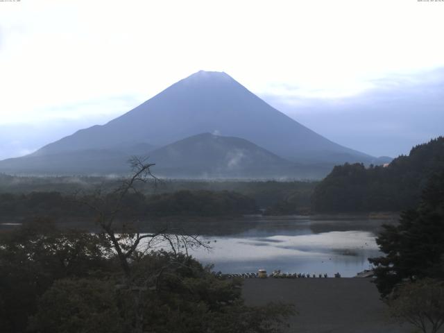 精進湖からの富士山