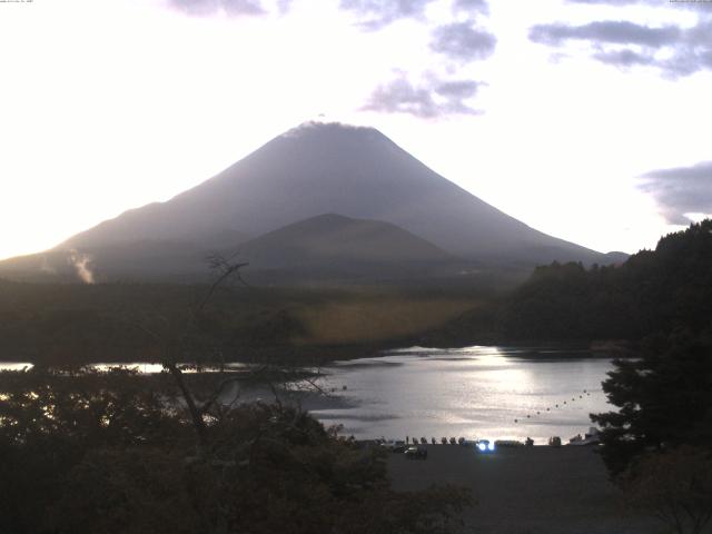精進湖からの富士山