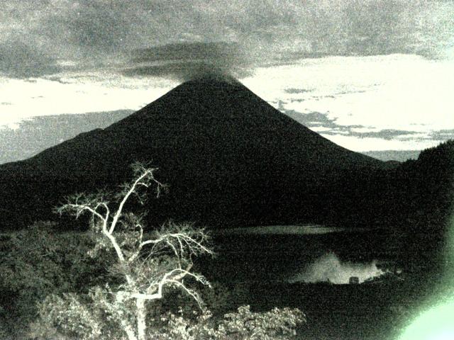 精進湖からの富士山