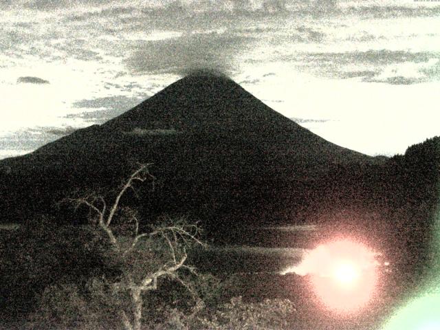 精進湖からの富士山