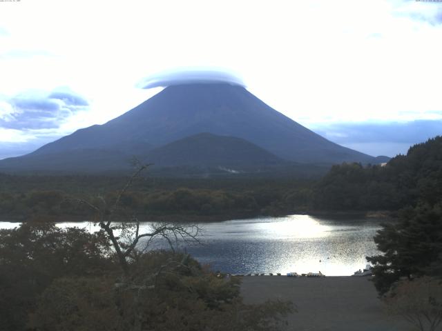 精進湖からの富士山