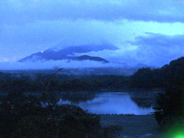 精進湖からの富士山