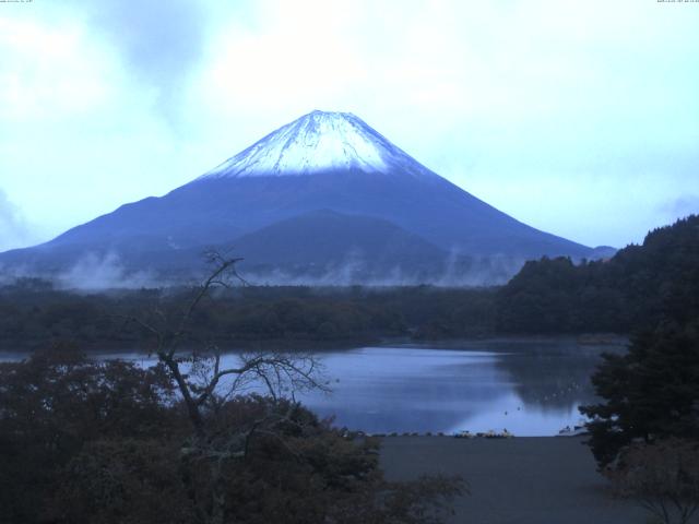 精進湖からの富士山
