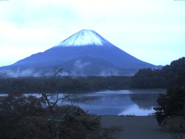 精進湖からの富士山