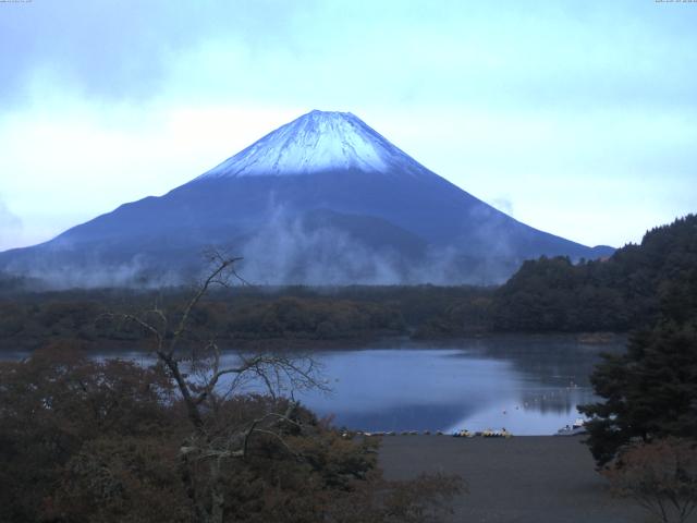 精進湖からの富士山