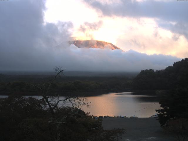 精進湖からの富士山